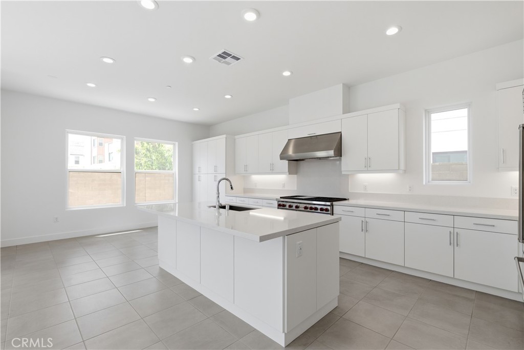 153 Apron Irvine, CA 92618 - Photo 4 of 28