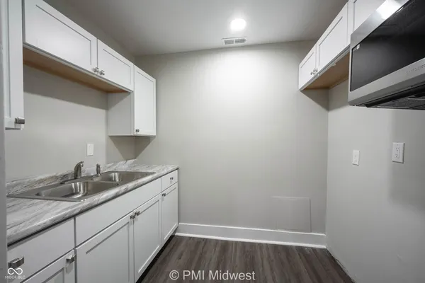 $979 | 2060 North Delaware Street, Unit 3, Indianapolis, IN 46202