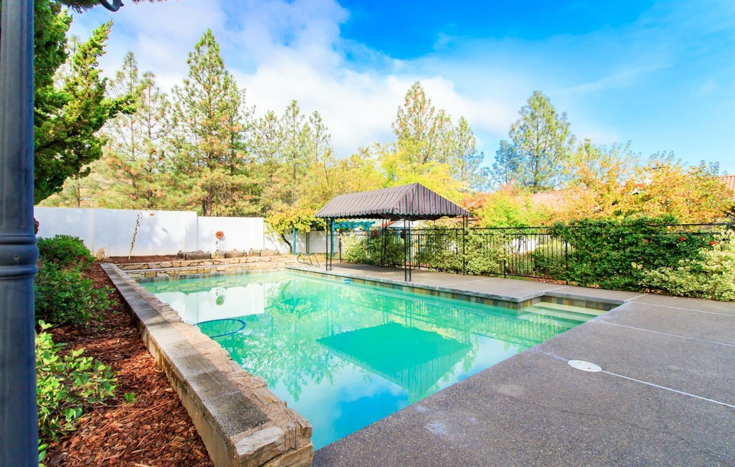 3800 Walker Creek Road Central Point, OR 97502 - Photo 29 of 35 In ground pool