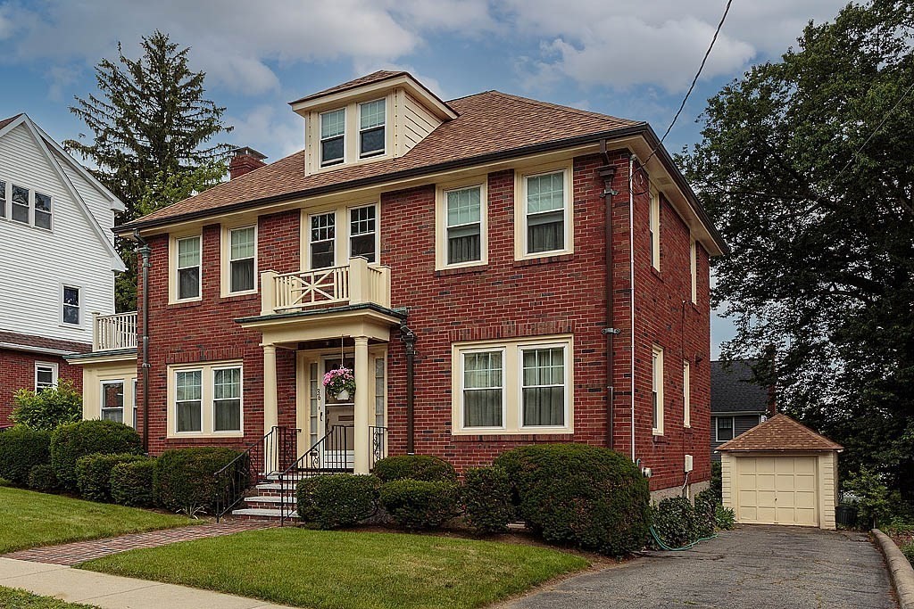 36 Selwyn Road Belmont, MA 02478 - Photo 3 of 26 Gallery Image 3