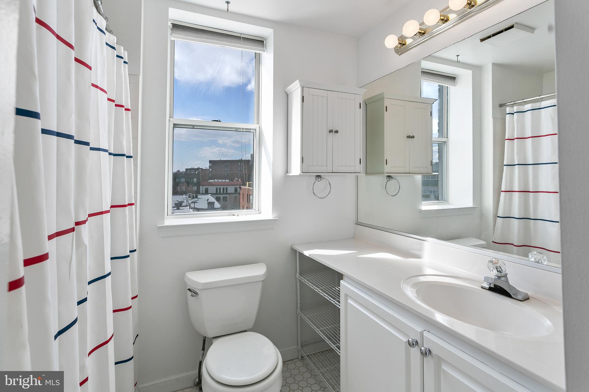 1619 R Street Northwest, Unit 503 Washington, DC 20009 - Photo 14 of 18 Bath