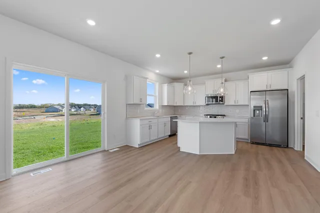 $594,585 | 7541 Lower 42nd Street North, St. Paul, MN 55128