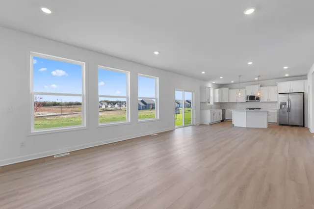 $594,585 | 7541 Lower 42nd Street North, St. Paul, MN 55128