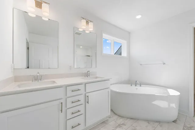 $594,585 | 7541 Lower 42nd Street North, St. Paul, MN 55128