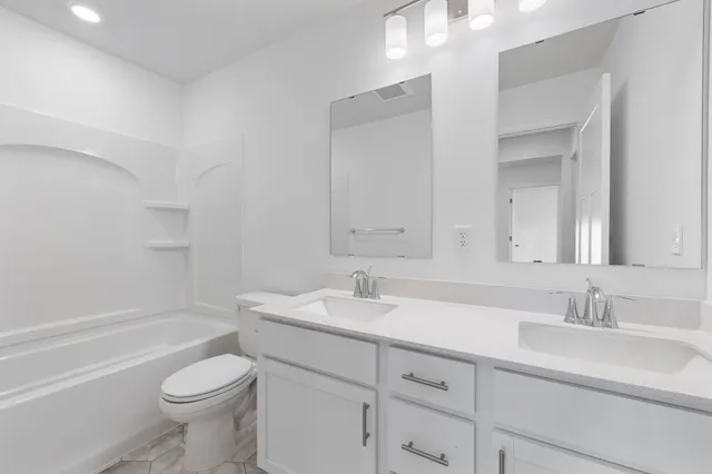 $594,585 | 7541 Lower 42nd Street North, St. Paul, MN 55128