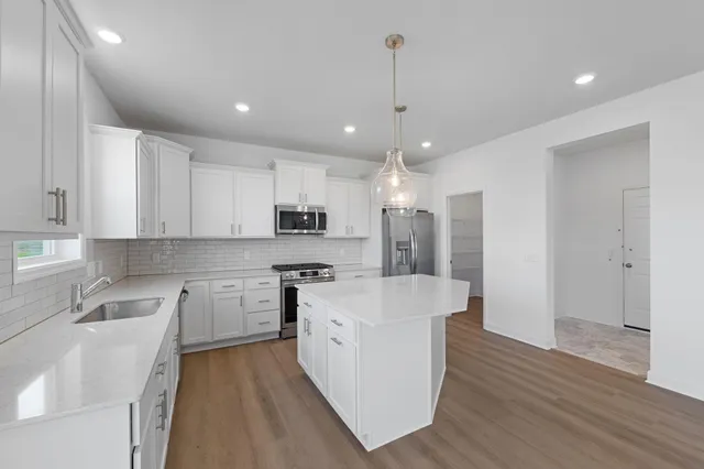 $564,876 | 7541 Lower 42nd Street North, St. Paul, MN 55128