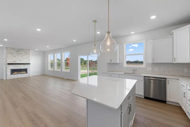 $564,876 | 7541 Lower 42nd Street North, St. Paul, MN 55128