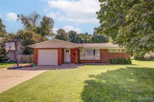 $225,000 | 922 Hawthorn Drive, Sikeston, MO 63801
