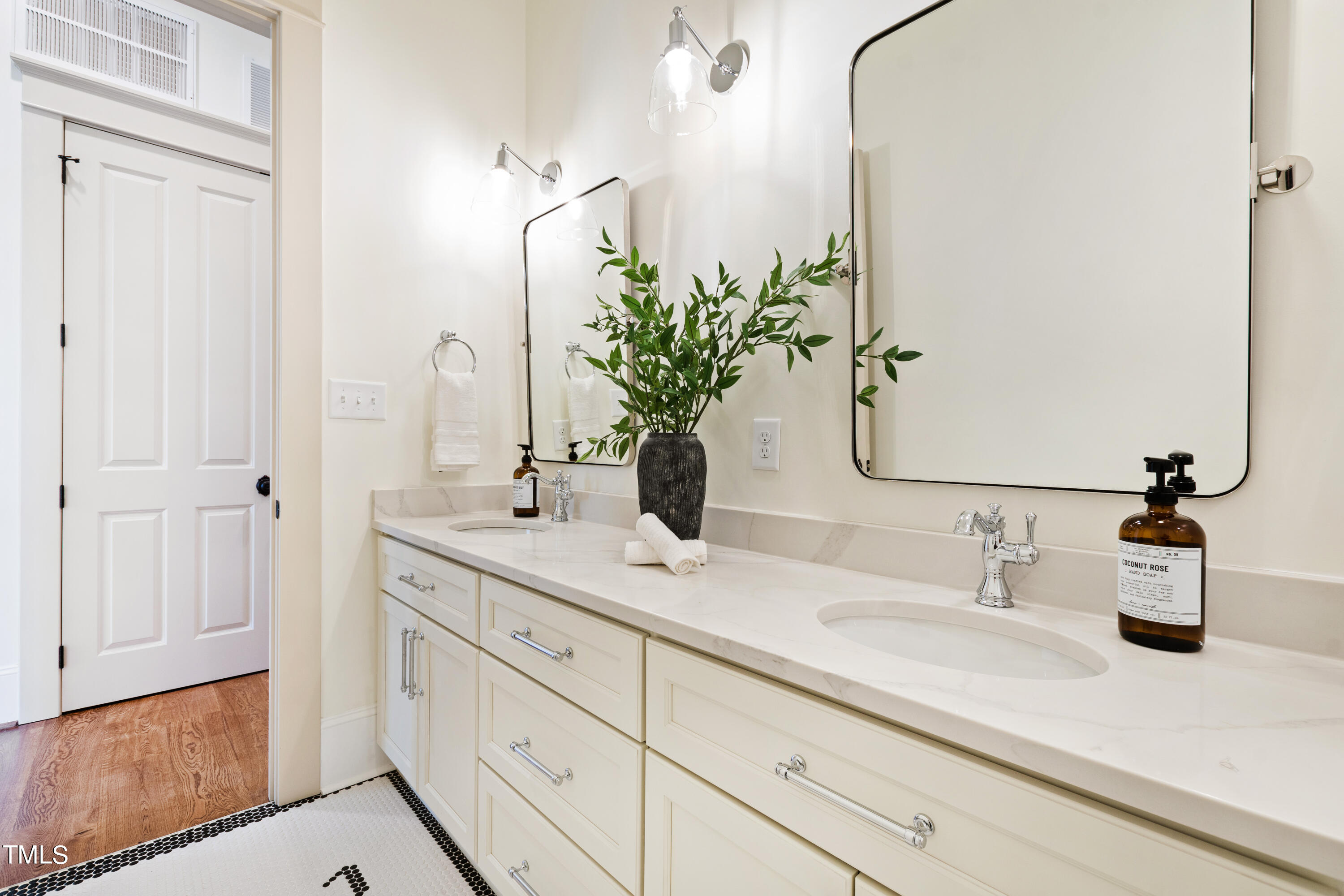 3920 Wendell Boulevard Wendell, NC 27591 - Photo 27 of 42 Full Bath