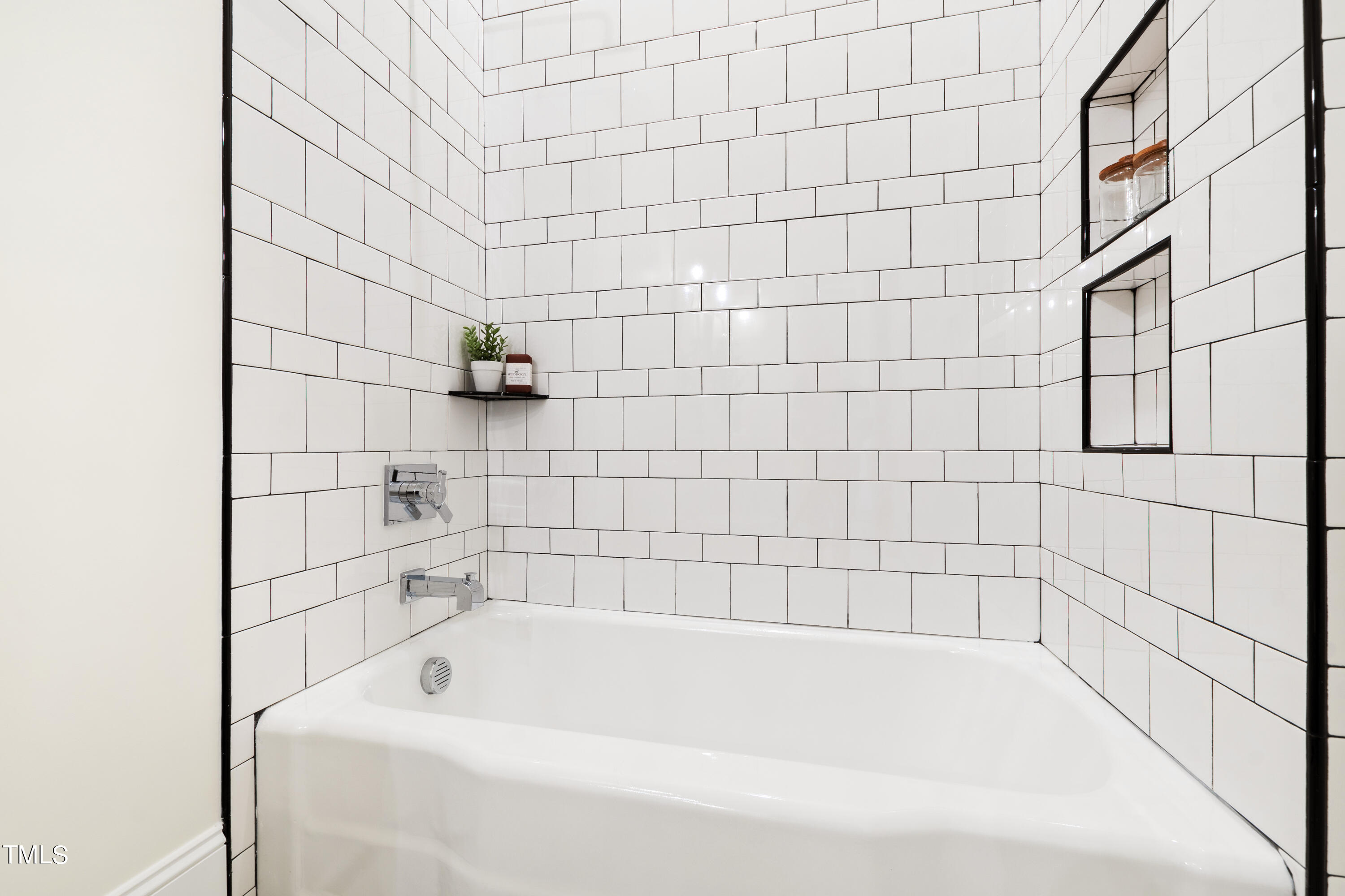 3920 Wendell Boulevard Wendell, NC 27591 - Photo 29 of 42 Full Bathroom tub