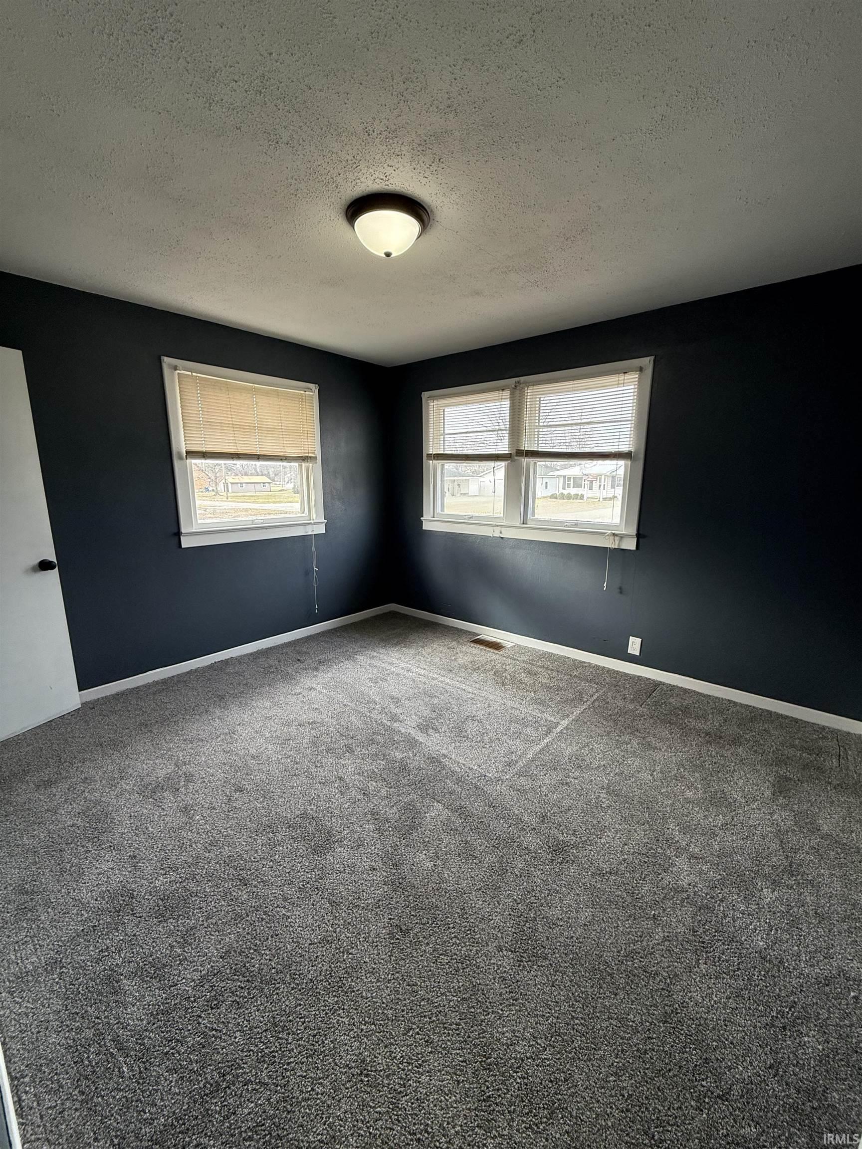 312 Locust Street Oaktown, IN 47561 - Photo 4 of 30