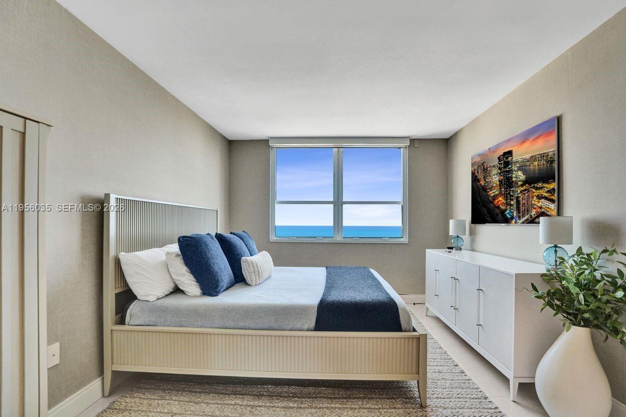 90 Alton Road, Unit 2701 Miami Beach, FL 33139 - Photo 56 of 76 a bedroom with a large bed and a couch