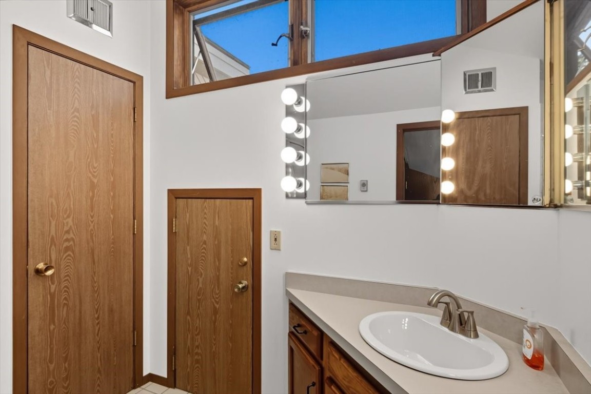 1937 Soda Ridge Road, Unit 1159 Keystone, CO 80435 - Photo 13 of 29 a bathroom with a sink vanity granite and a mirror