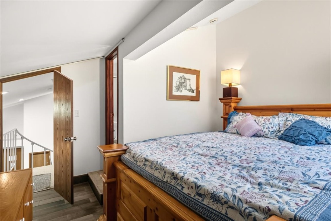 1937 Soda Ridge Road, Unit 1159 Keystone, CO 80435 - Photo 9 of 29 a bedroom with a bed and a painting on the wall