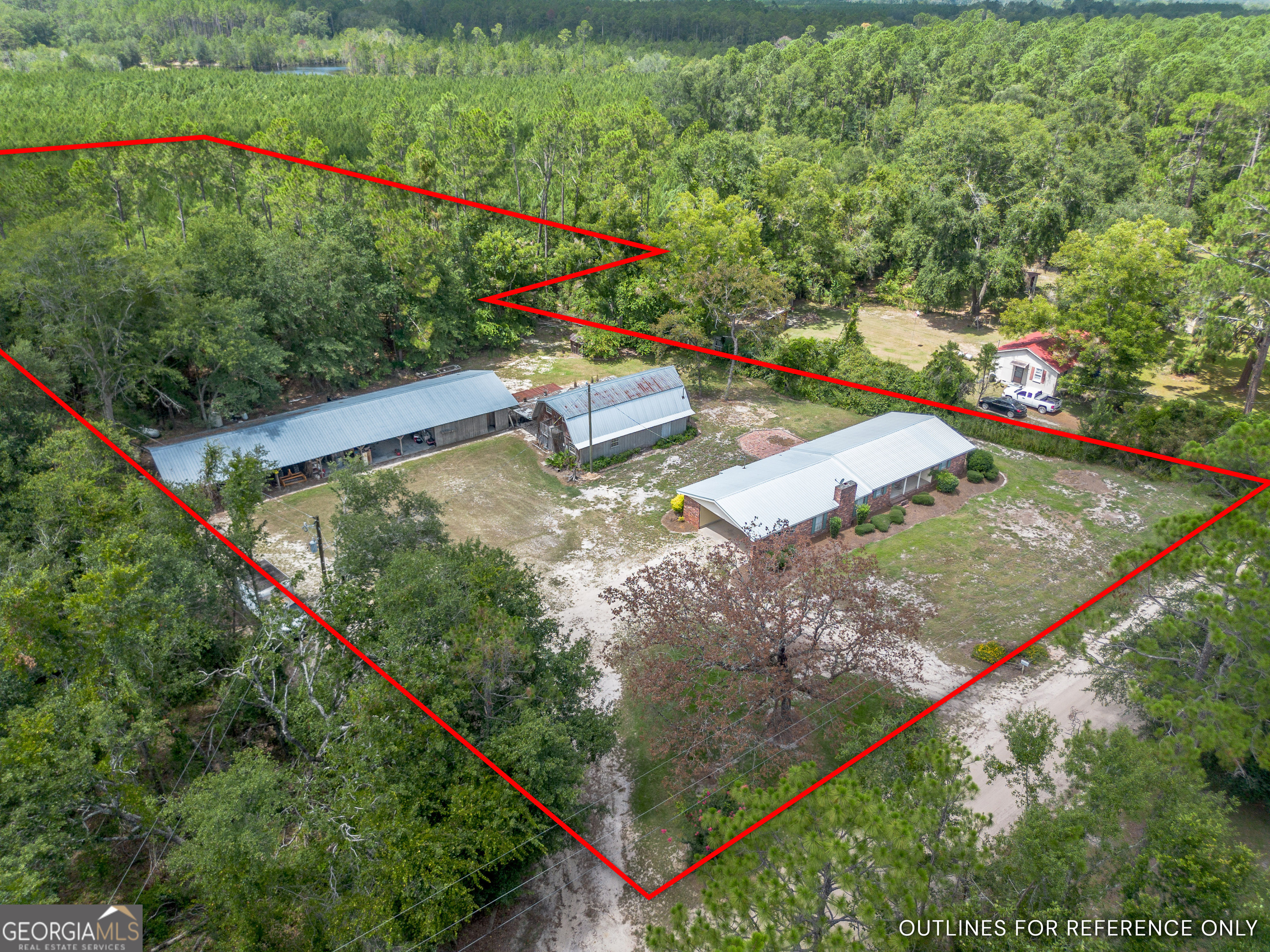 780 David Carter Road Baxley, GA 31513 - Photo 33 of 35 a view of a yard with a balcony