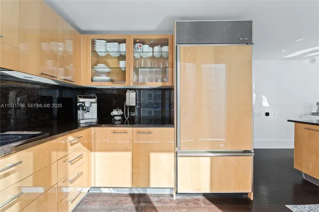 a view of a large window with an outdoor space