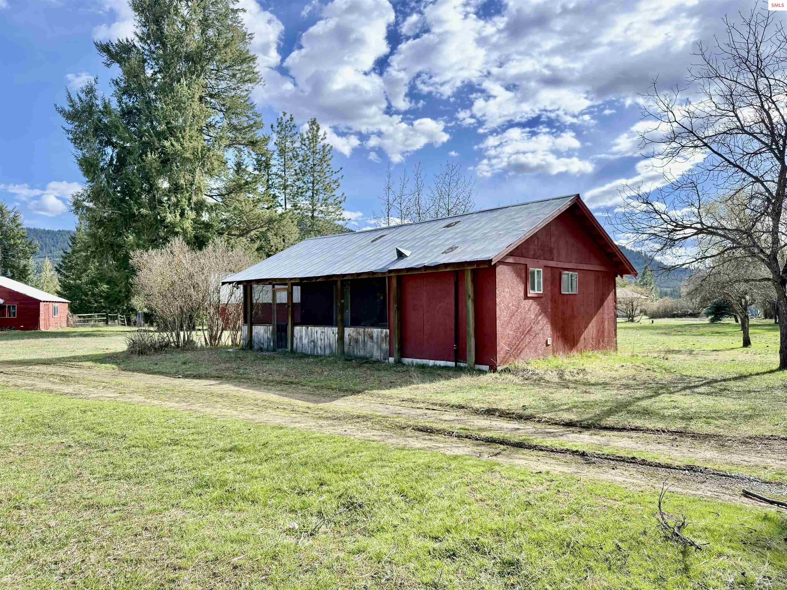 3216 Dufort Road Sagle, ID 83860 - Photo 53 of 95 Guest Cabin screened in porch.