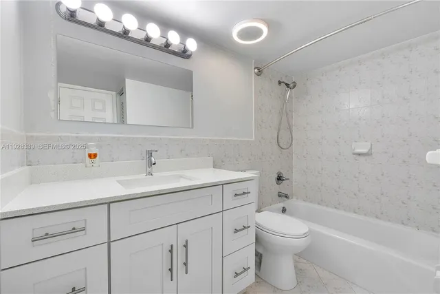 $2,100 | 7205 Miami Lakes Drive, Unit B3, Miami Lakes, FL 33014