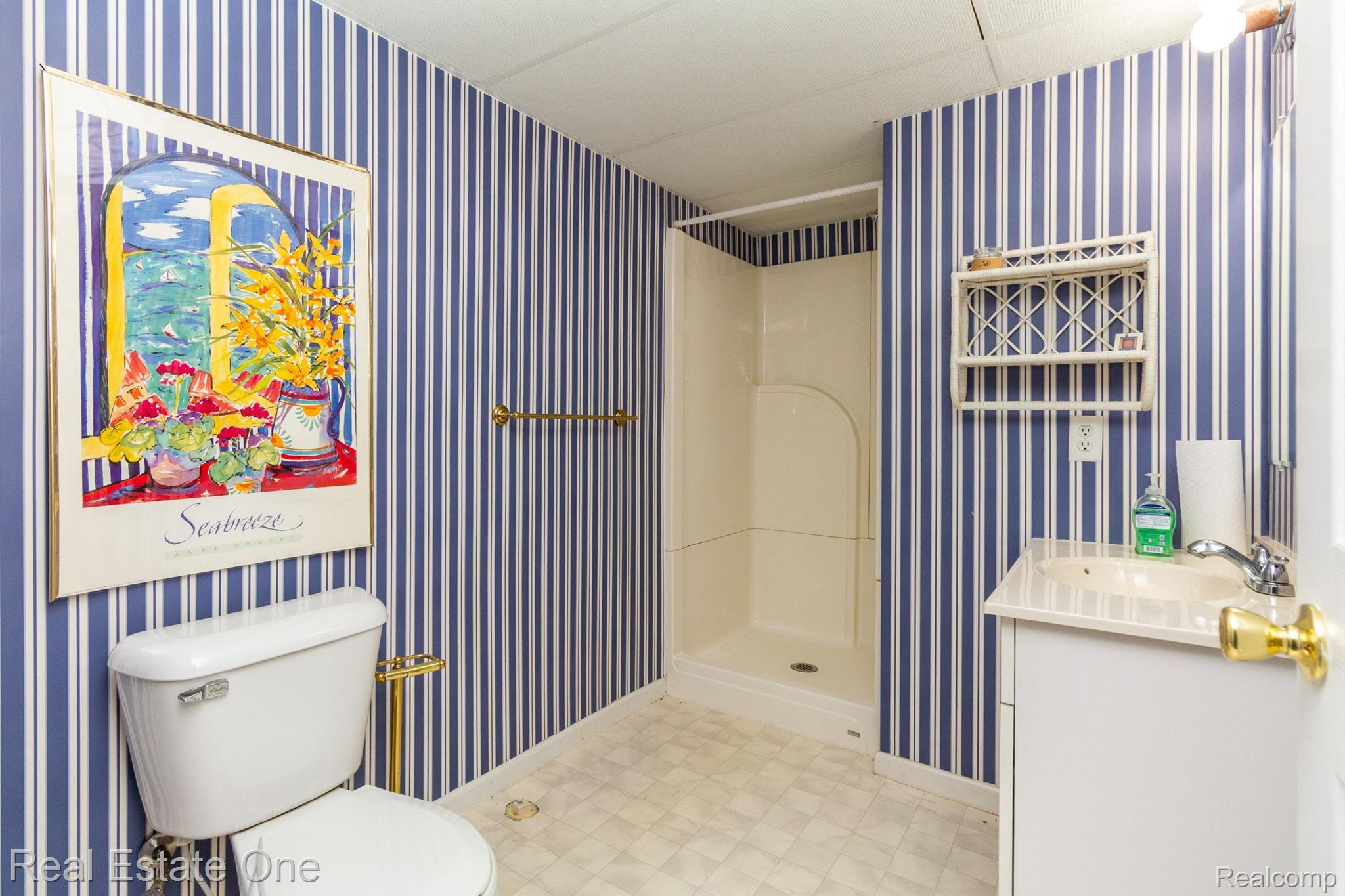 772 Castlebar Drive Rochester, MI 48309 - Photo 45 of 47 Basement Full Bathroom