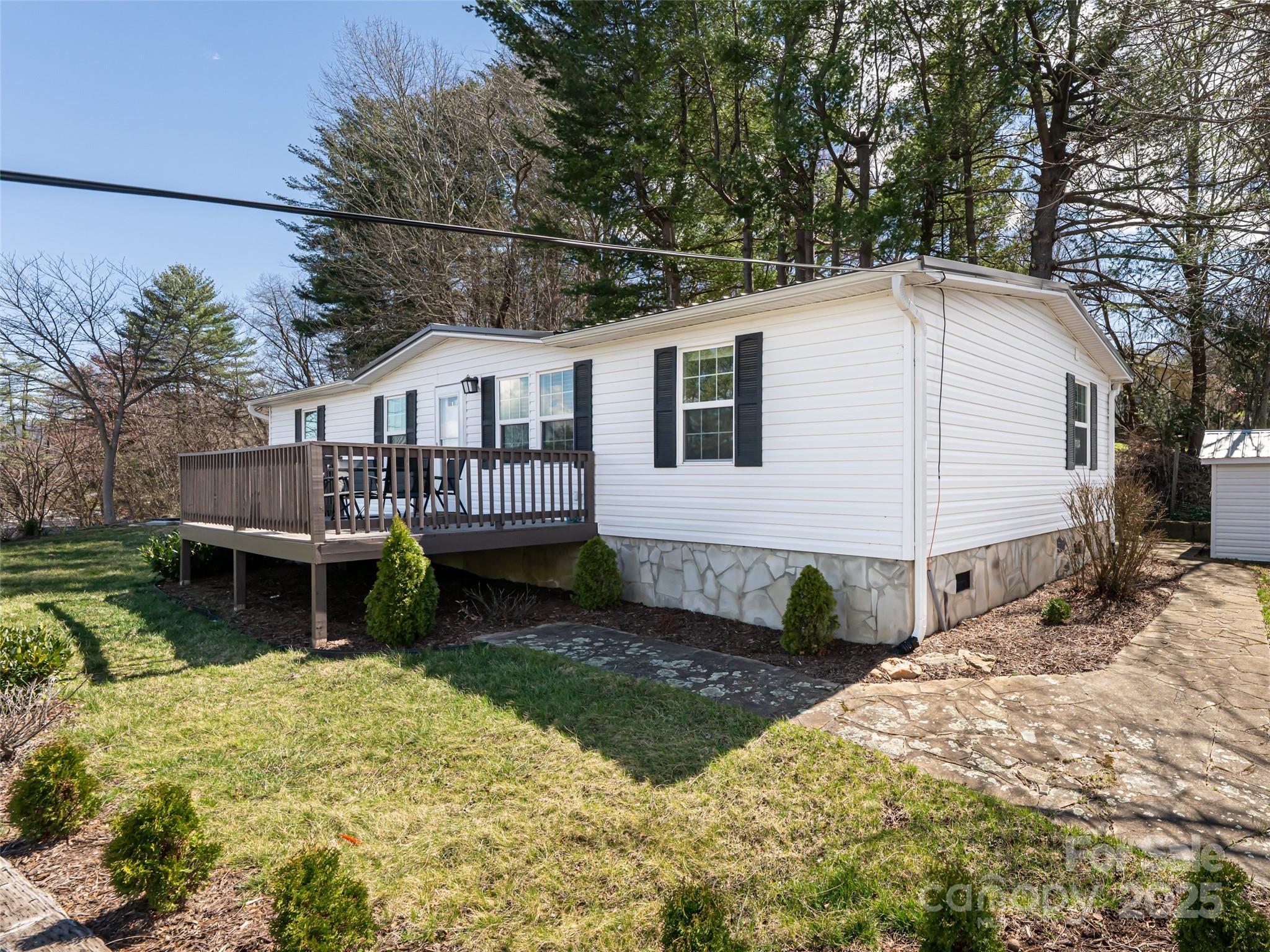 18 Brookside Street Clyde, NC 28721 - Photo 4 of 48