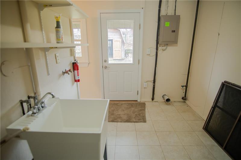 306 Carson Street Springdale, PA 15144 - Photo 9 of 25 Gallery Image 9