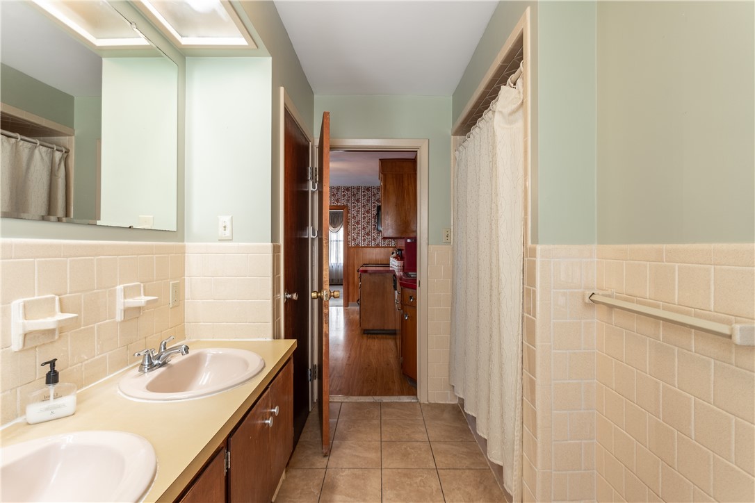 34 Kindergarten Street Woonsocket, RI 02895 - Photo 4 of 19