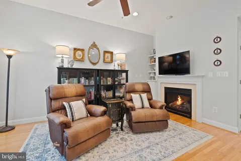 $1,095,000 | 3549 Goddard Way, Alexandria, VA 22304