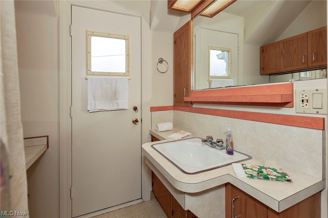 1419 Avondale Road South Euclid, OH 44121 - Photo 13 of 27