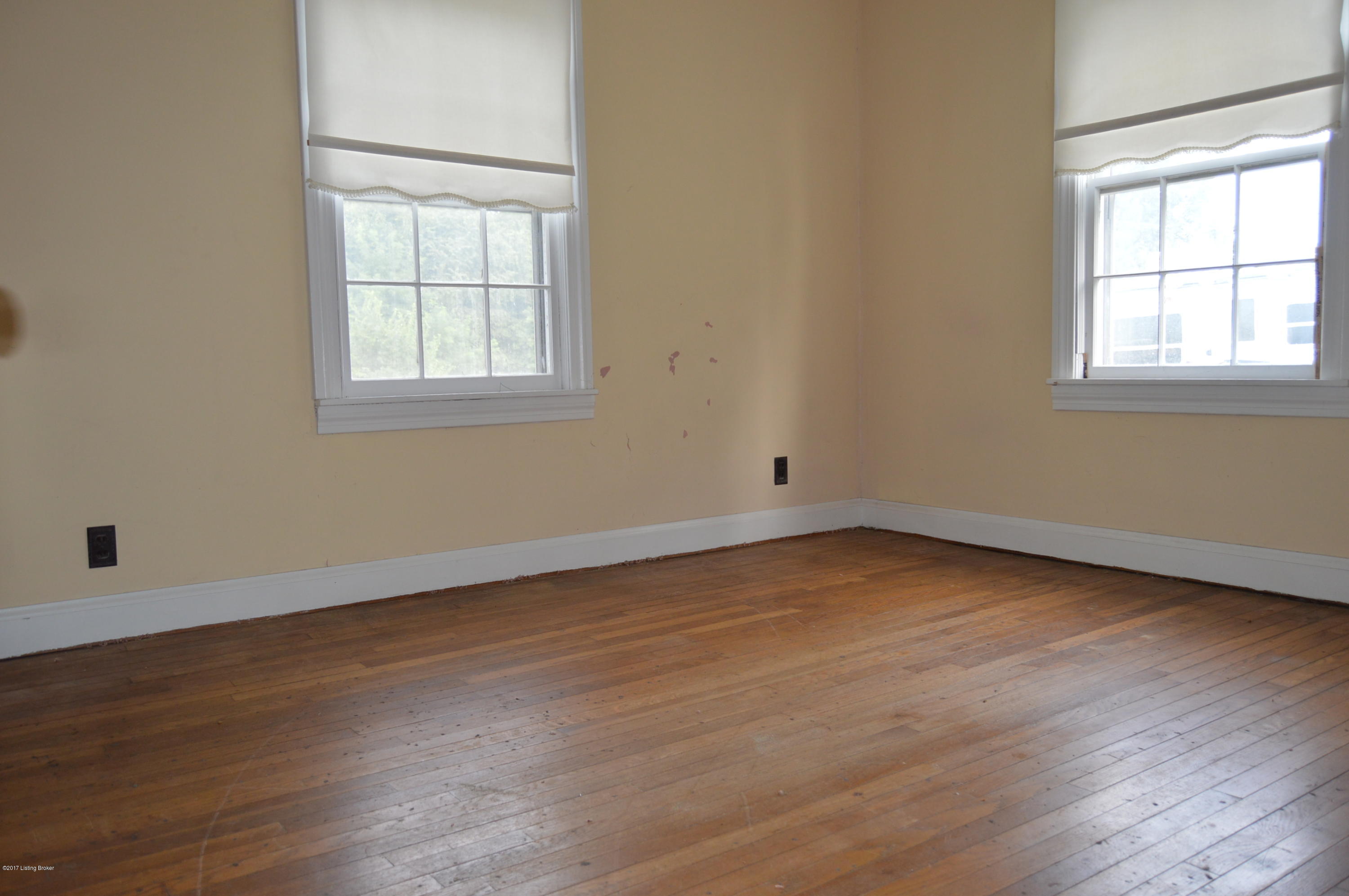 4740 Dover Road Louisville, KY 40216 - Photo 14 of 21 DSC_0549