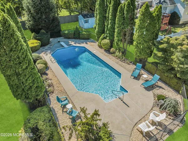 $999,999 | 15 East Scarlet Oak Court, Jackson, NJ 08527