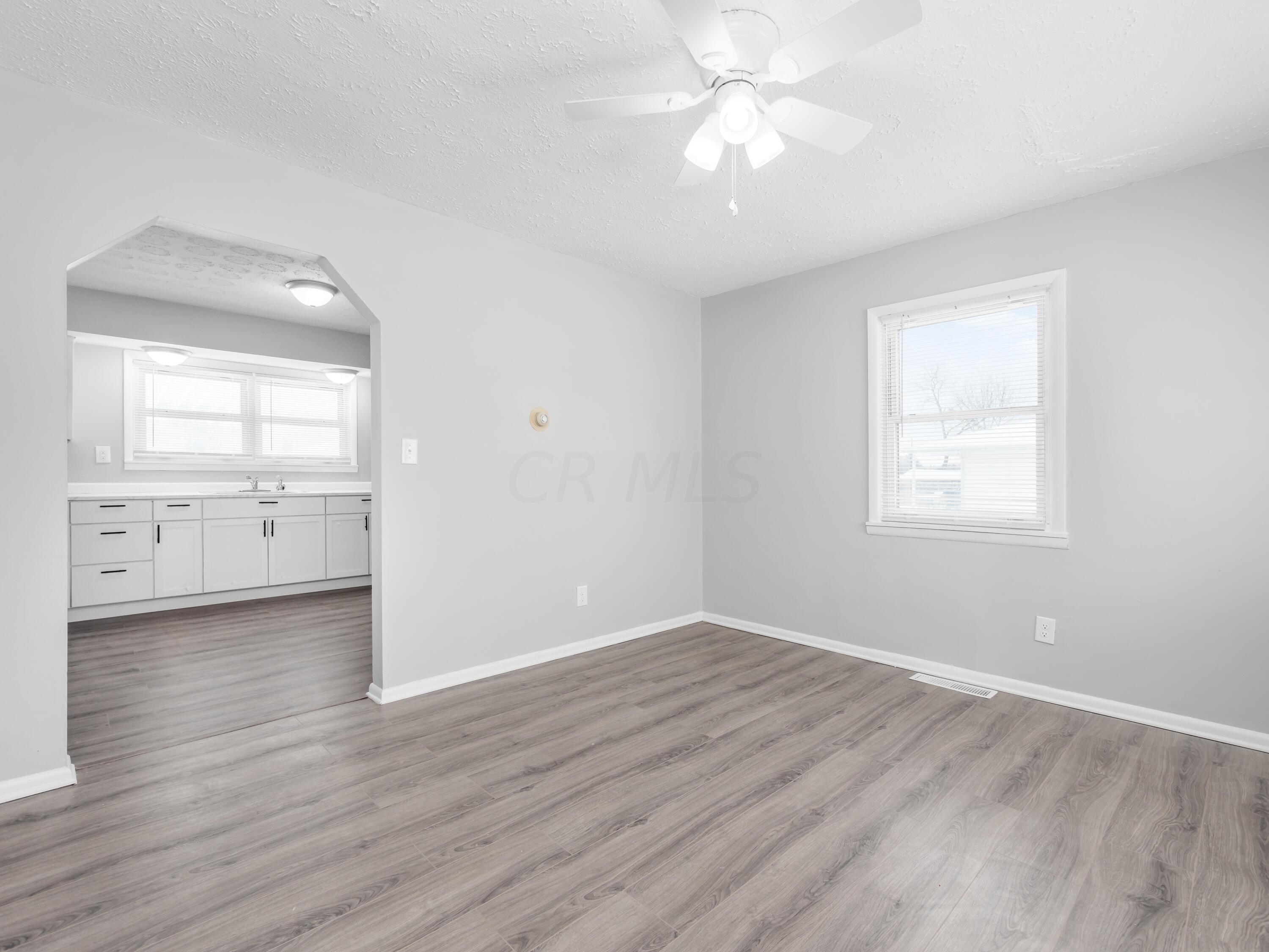 855 Colton Road Columbus, OH 43207 - Photo 6 of 32 i_855_Colton007