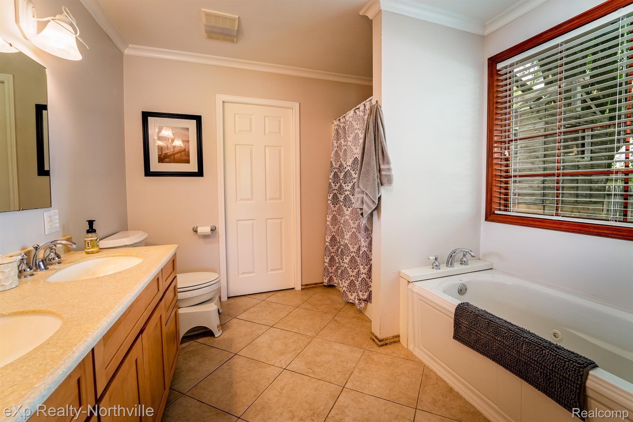 14038 Beech Daly Road Taylor, MI 48180 - Photo 24 of 38 14038 Beech Daly-36.jpg