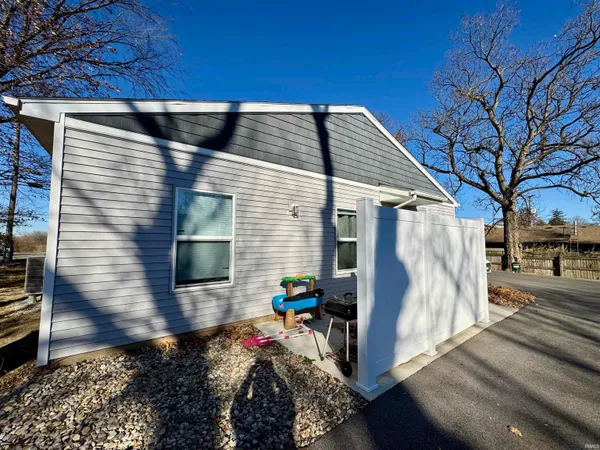 $1,300 | 3515 Lower Huntington Road, Unit 102, Fort Wayne, IN 46809
