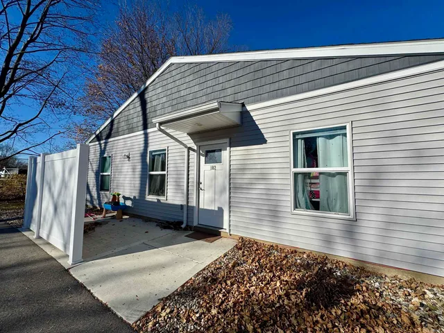 $1,300 | 3515 Lower Huntington Road, Unit 102, Fort Wayne, IN 46809