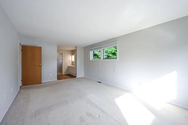 a view of empty room with window