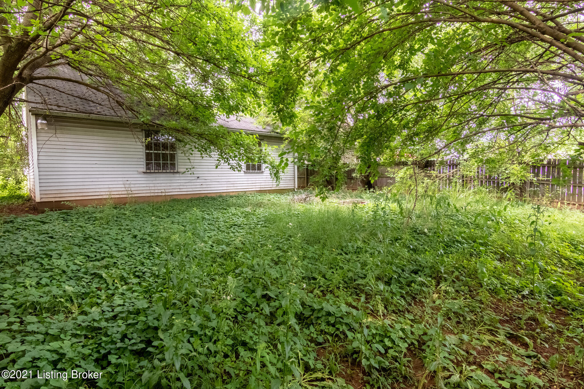 4610 Beechbrook Road Louisville, KY 40218 - Photo 19 of 21 4610 Beechbrook Rd