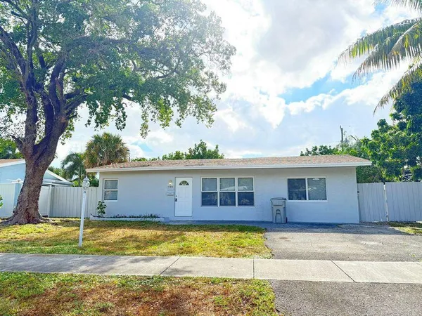 $3,200 | 930 Northeast 24th Street, Pompano Beach, FL 33064