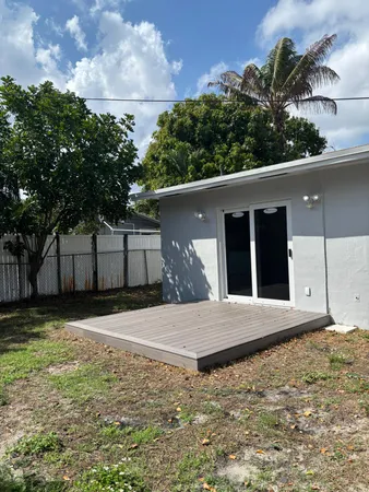 $3,200 | 930 Northeast 24th Street, Pompano Beach, FL 33064