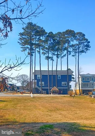 a view of floor with a lake