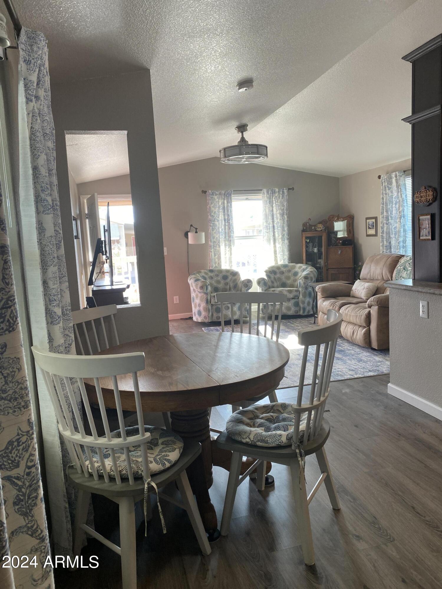 2605 South Tomahawk Road, Unit 86 Apache Junction, AZ 85119 - Photo 5 of 36 Dinette