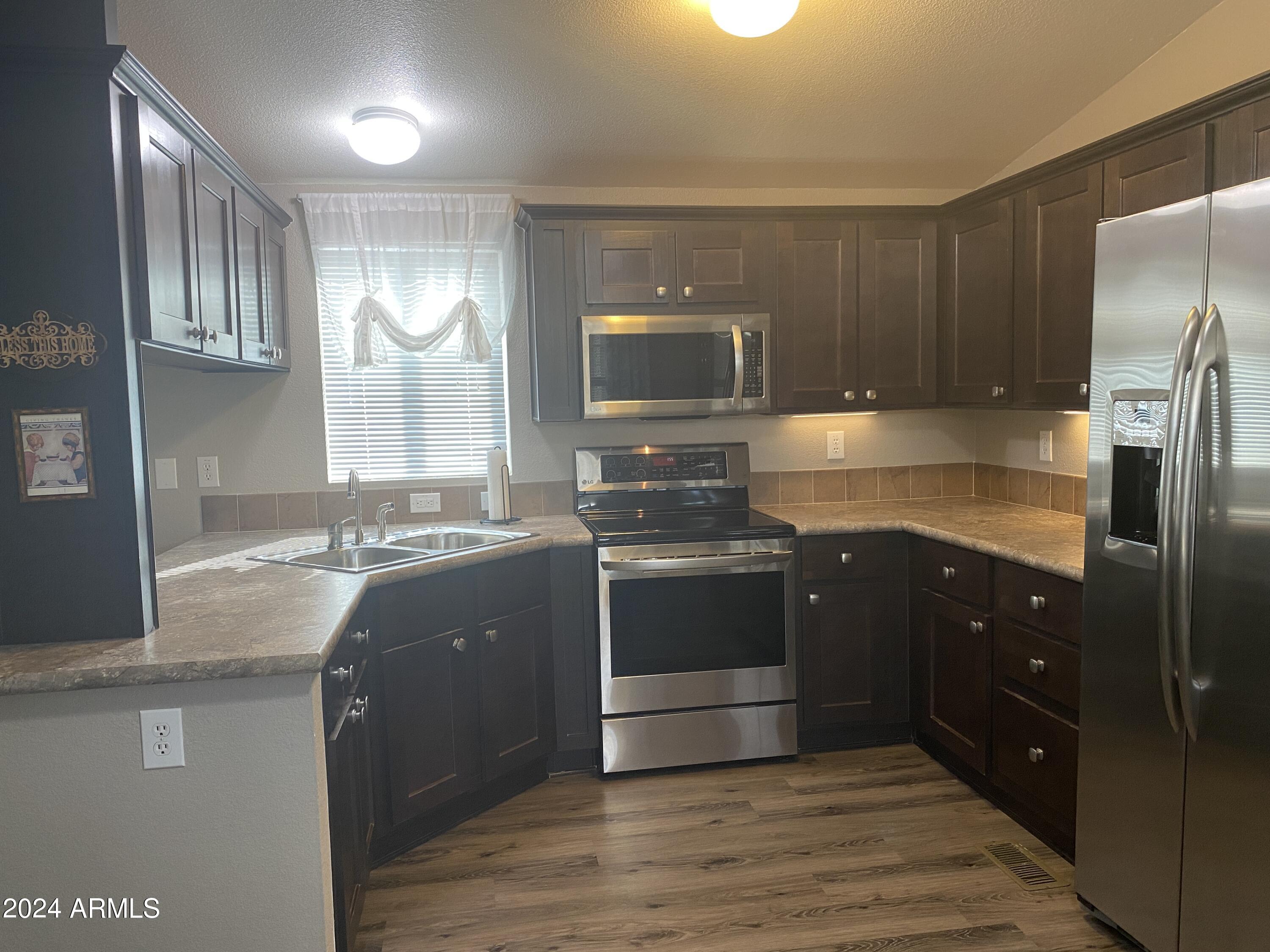 2605 South Tomahawk Road, Unit 86 Apache Junction, AZ 85119 - Photo 6 of 36 Kitchen