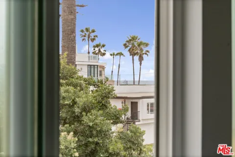 $899,000 | 1200 Pacific Coast Highway, Unit 305, Huntington Beach, CA 92648