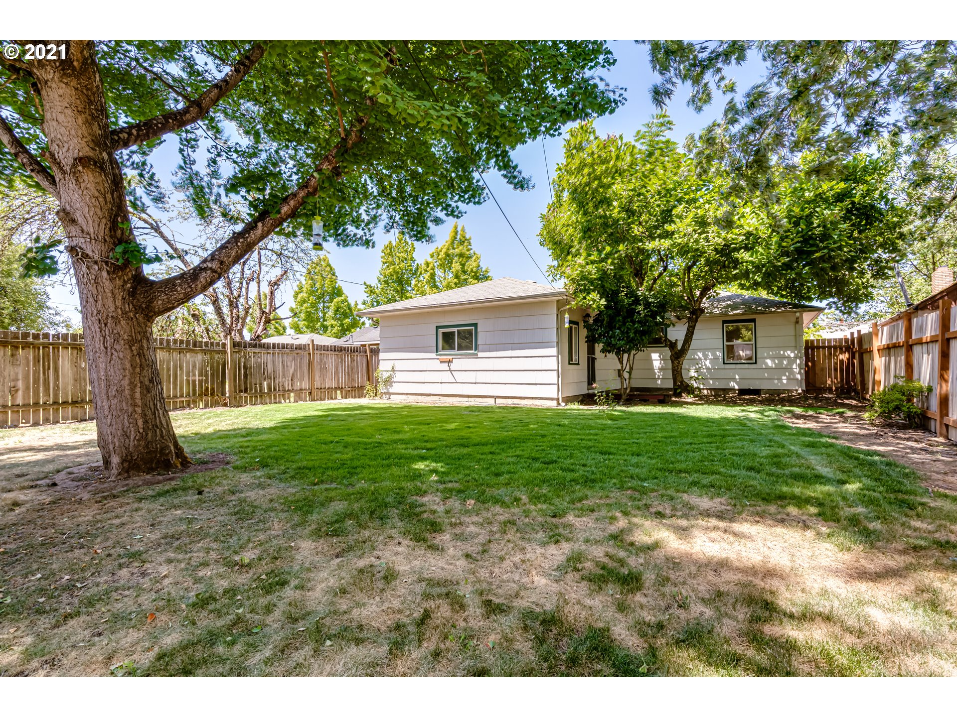 1679 J Street Springfield, OR 97477 - Photo 3 of 20