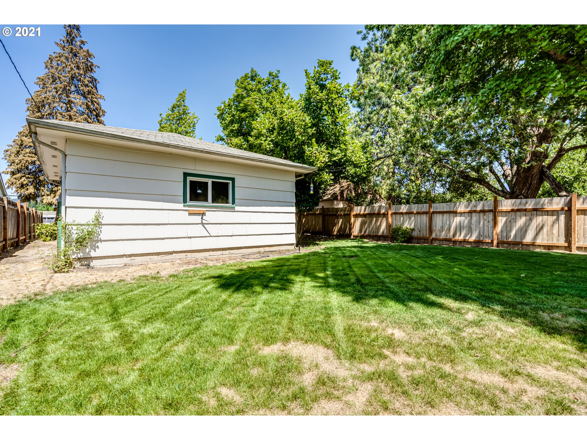 1679 J Street Springfield, OR 97477 - Photo 5 of 20