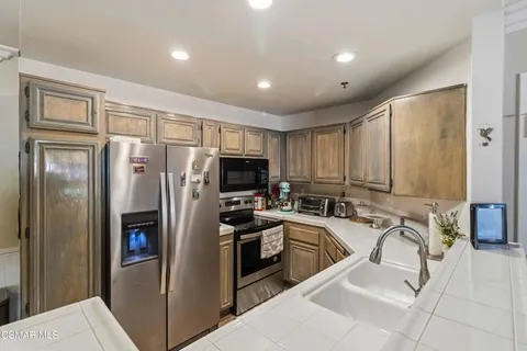 $395,000 | 5805 Oak Bend Lane, Unit 211, Oak Park, CA 91377