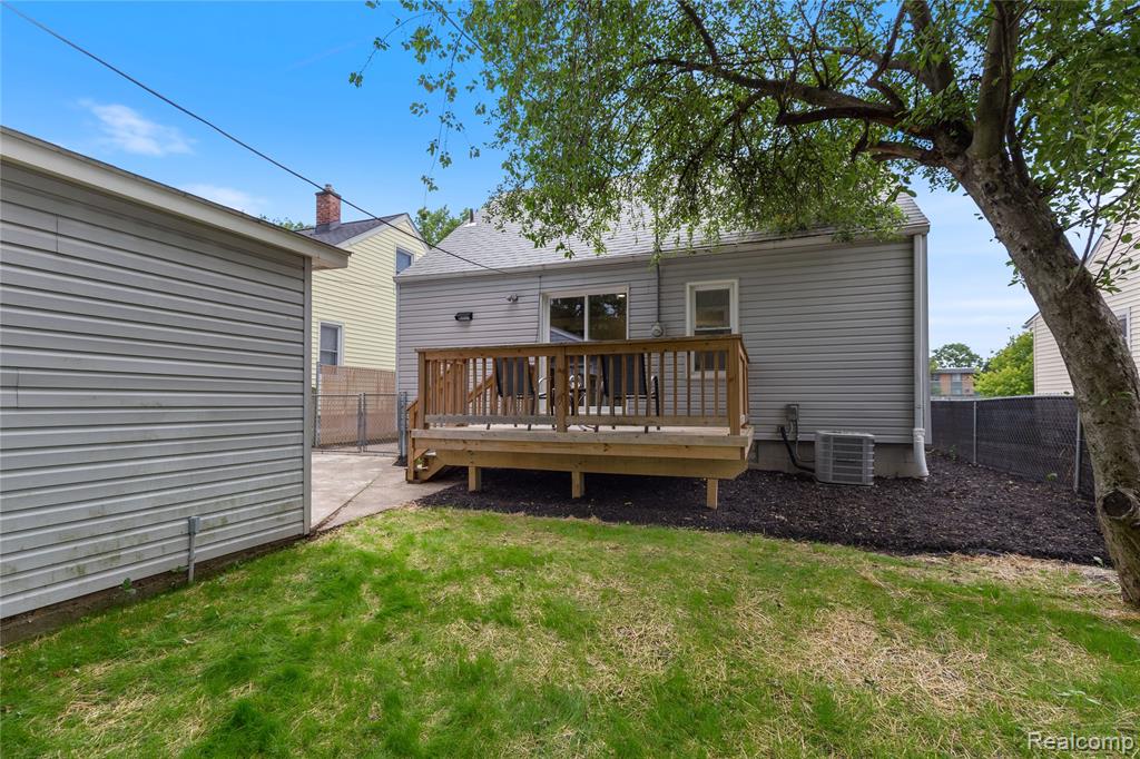 2231 Harvard Road Berkley, MI 48072 - Photo 27 of 28
