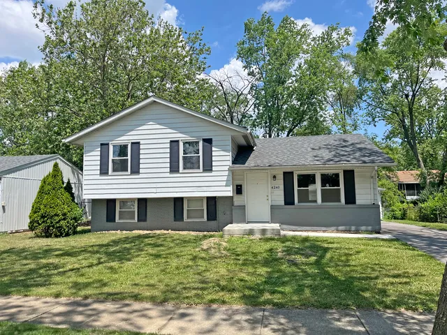 $199,900 | 4240 Greenbrier Lane, Richton Park, IL 60471