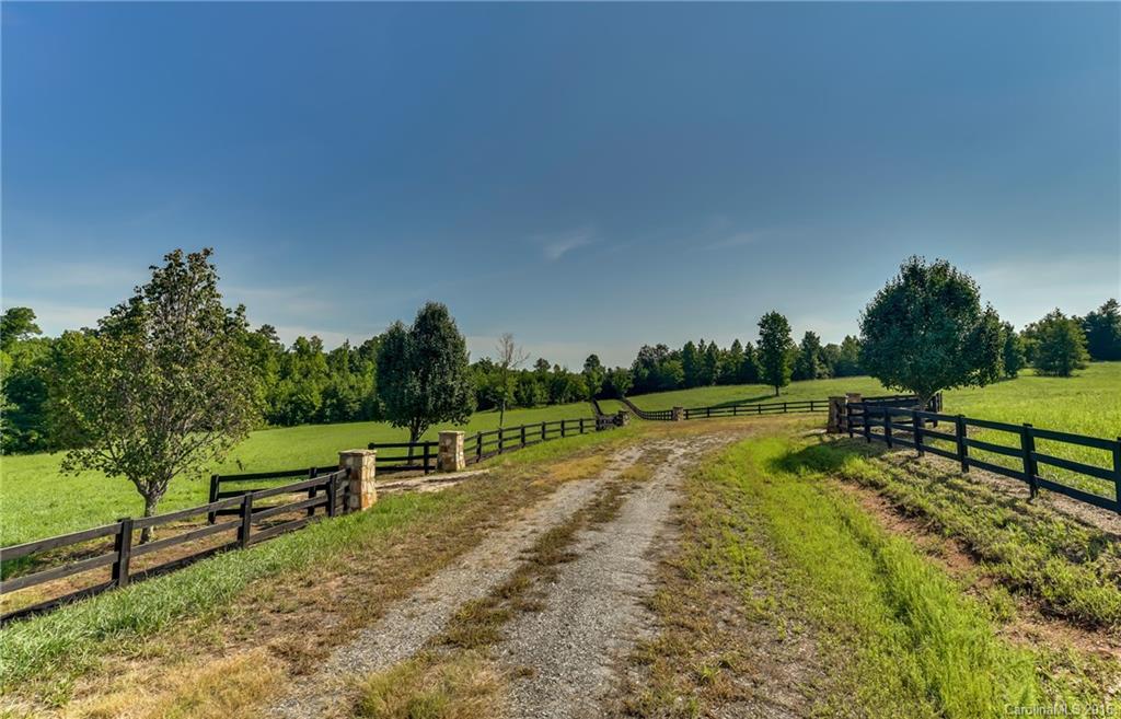470 Loop Road Campobello, SC 29322 - Photo 8 of 12