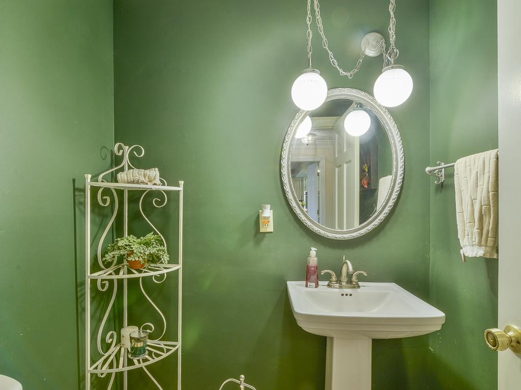 133 Millwood Road Bristol, TN 37620 - Photo 17 of 36 powder room