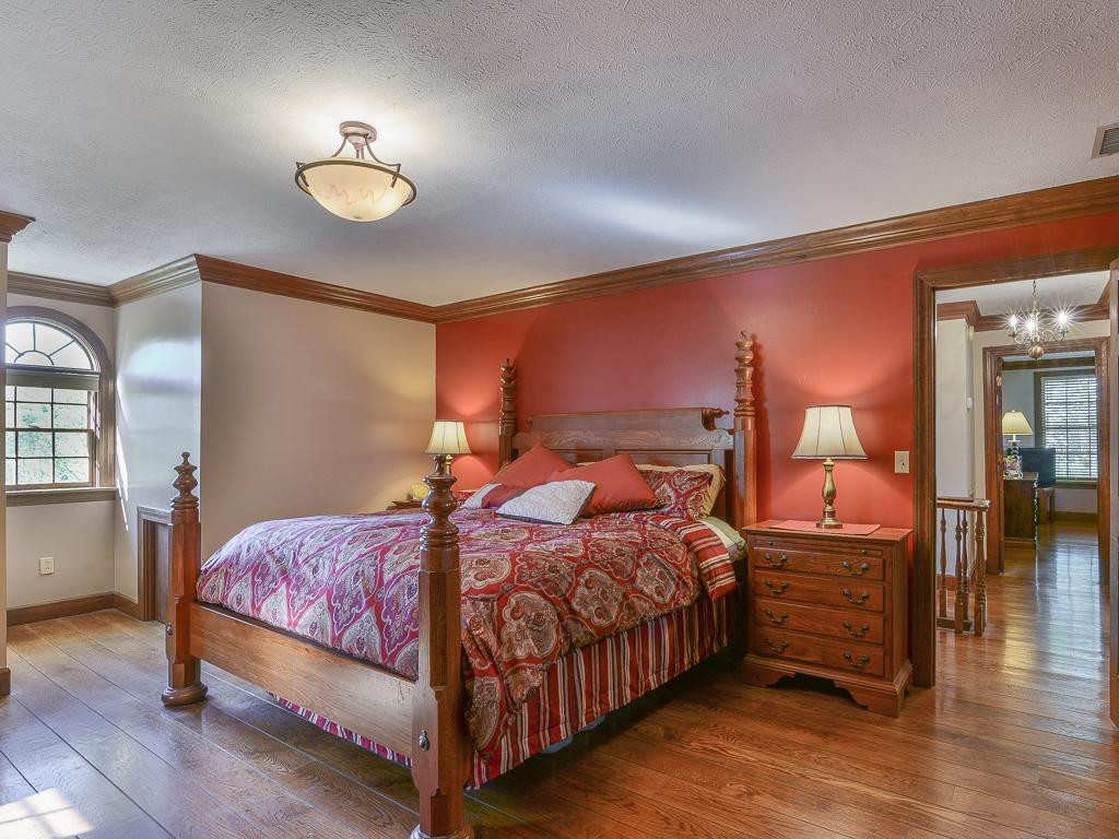133 Millwood Road Bristol, TN 37620 - Photo 21 of 36 master suite